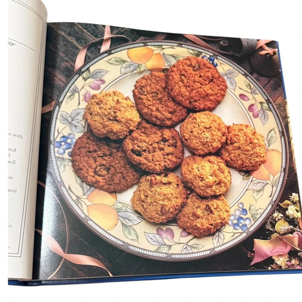 Publications International Grandma's Old-Fashioned Cookies & Bake Sale Book Set